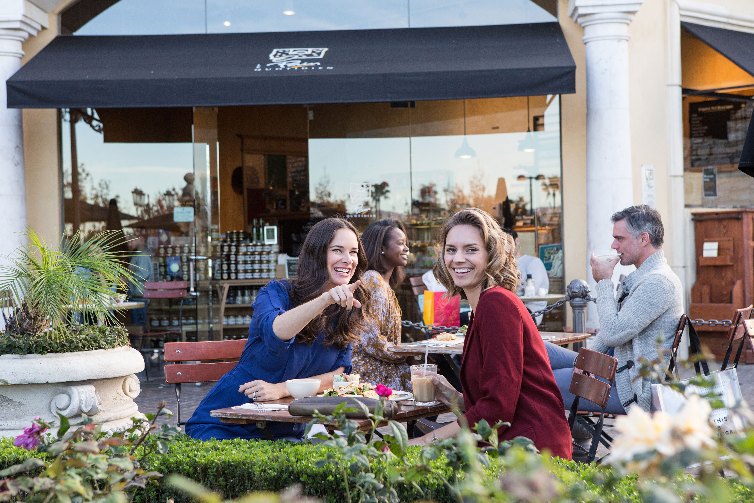 Dining At The Commons Calabasas Restaurants In